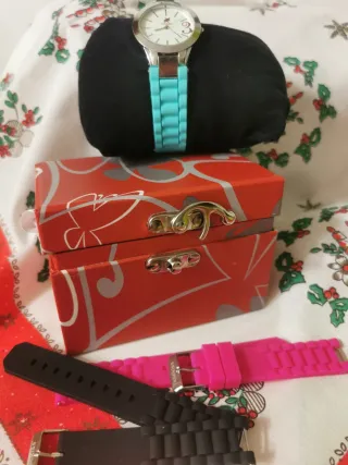 Reloj con correas de silicona intercambiable