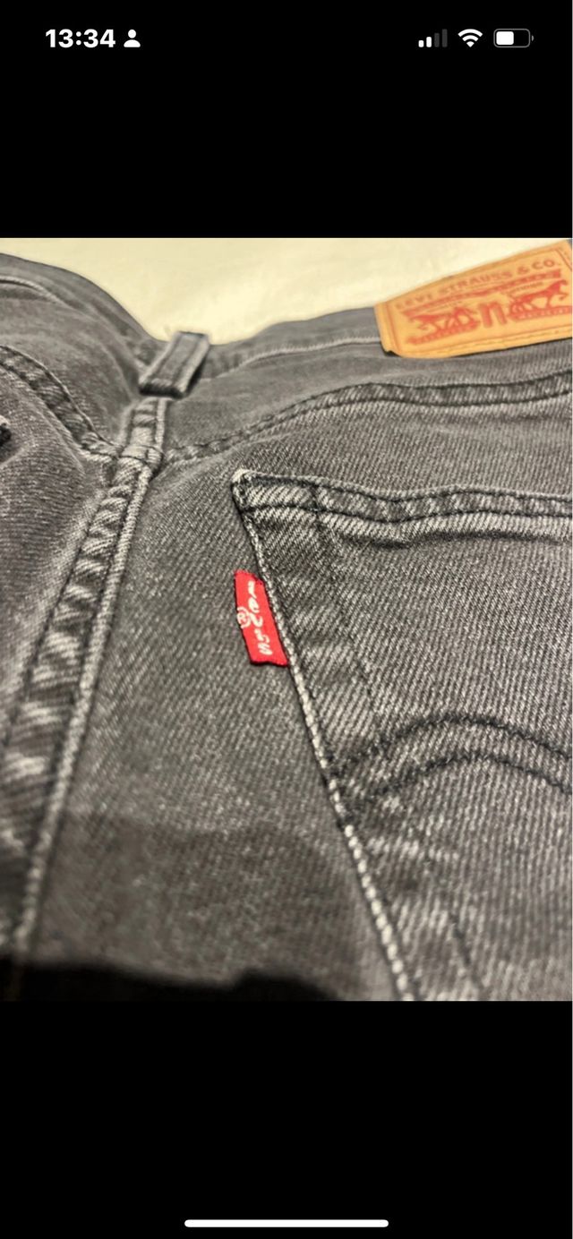 Vaqueros Levi's grises