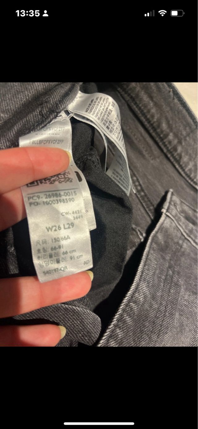 Vaqueros Levi's grises