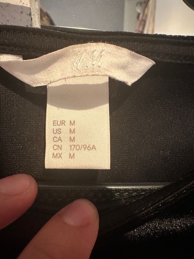 Camiseta efecto terciopelo negra y brillantes | M