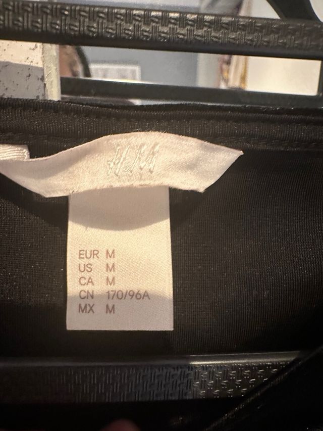 Camiseta efecto terciopelo negra y brillantes | M