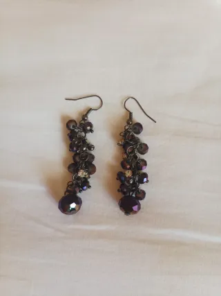 Conjunto de pendientes negros y rojos