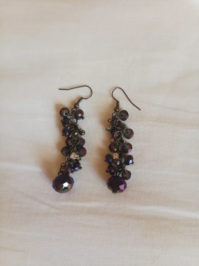 Conjunto de pendientes negros y rojos