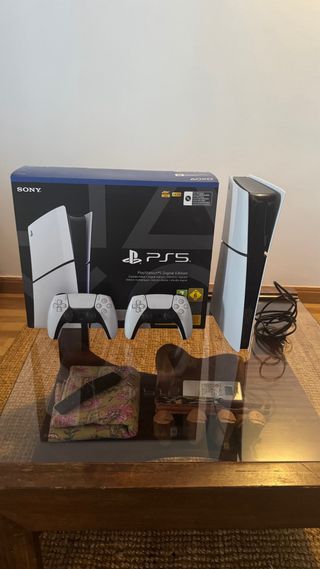 PS5 Digital 1TB + 2 Mandos