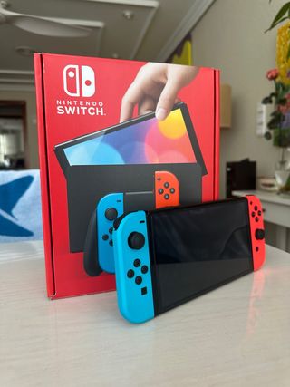 Nintendo Switch OLED Roja + Complementos