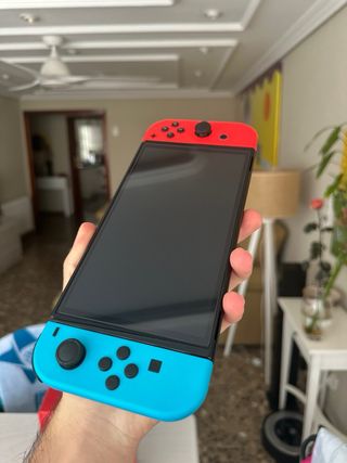 Nintendo Switch OLED Roja + Complementos