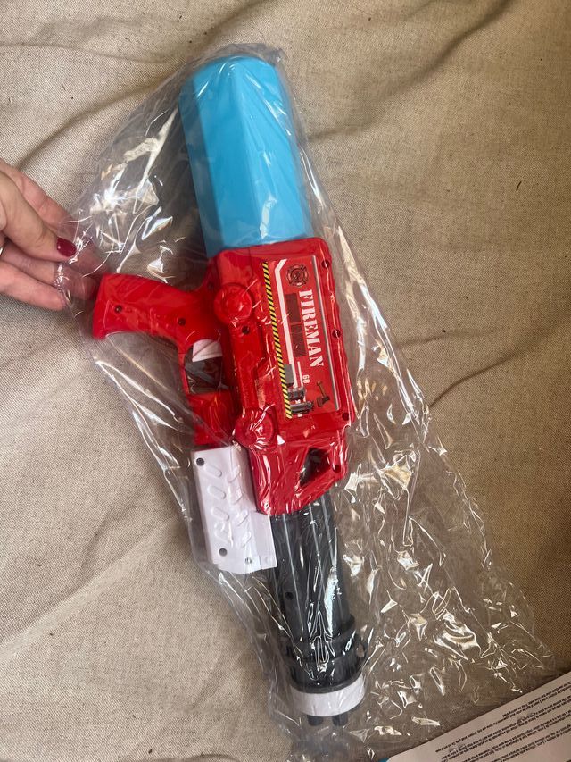 Pistola de agua infantil nueva