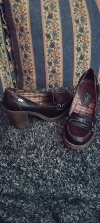 Zapatos de tacón ancho marrones