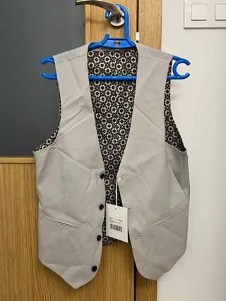 Chaleco gris con forro estampado