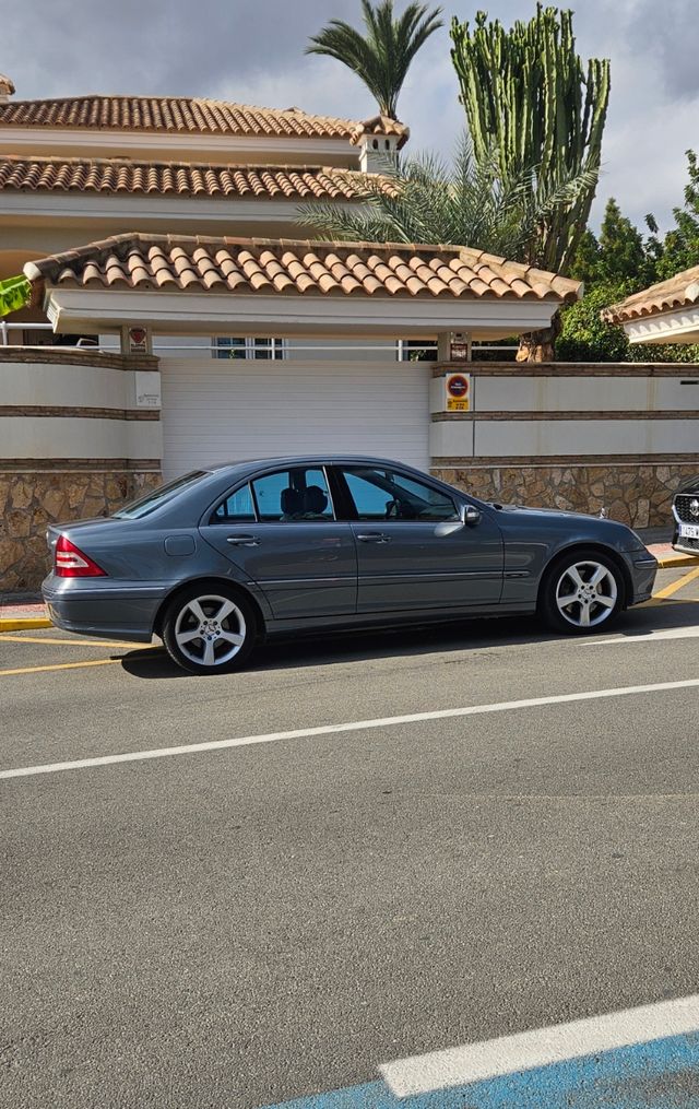 Mercedes-Benz Clase C 2005