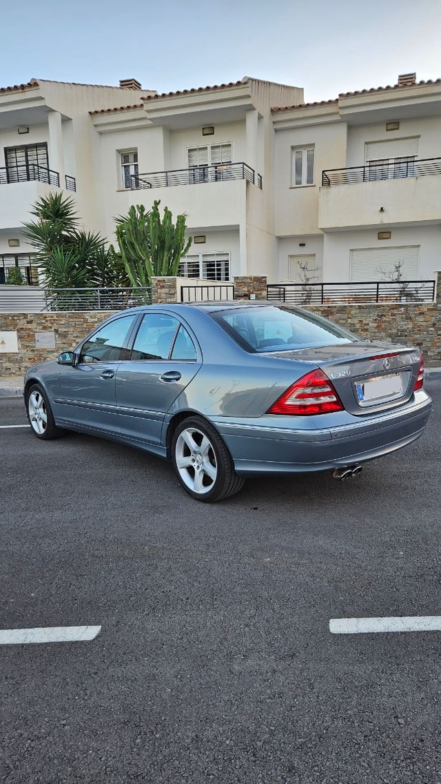 Mercedes-Benz Clase C 2005