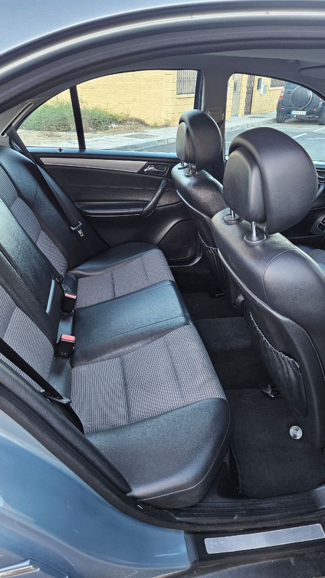 Mercedes-Benz Clase C 2005