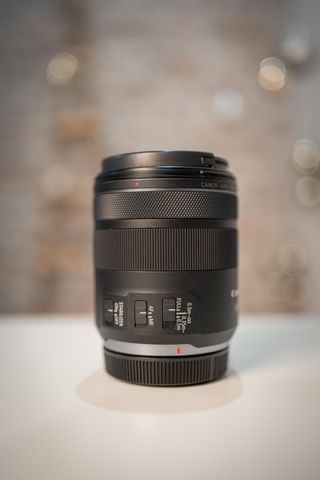 Canon RF 85mm F2 Macro IS STM