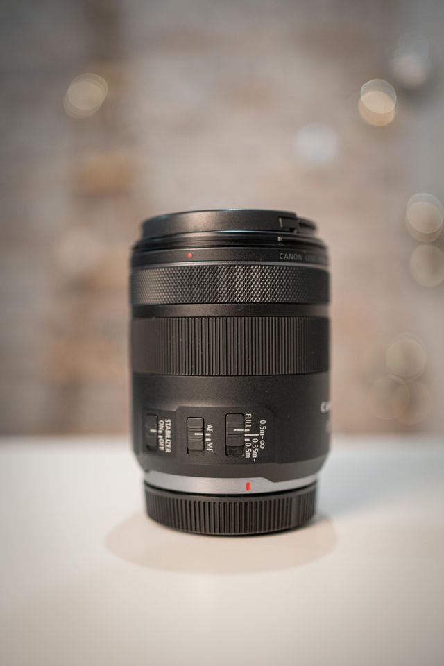 Canon RF 85mm F2 Macro IS STM