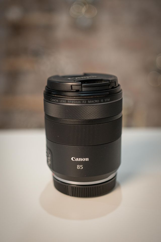 Canon RF 85mm F2 Macro IS STM