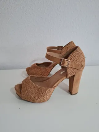 Sandalias de tacón beige/marrón talla 39