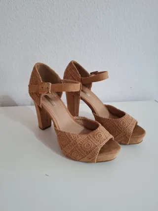 Sandalias de tacón beige/marrón talla 39