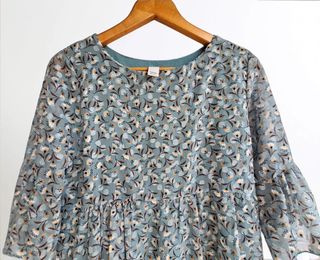 Camisa blusa peplum Talla M 38 verde flores