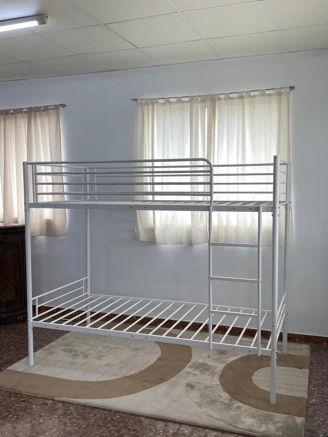 Litera de hierro blanca