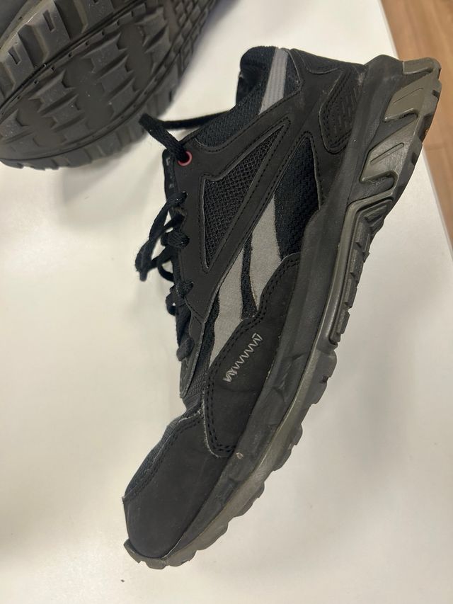 Zapatillas deportivas Reebok negras y grises