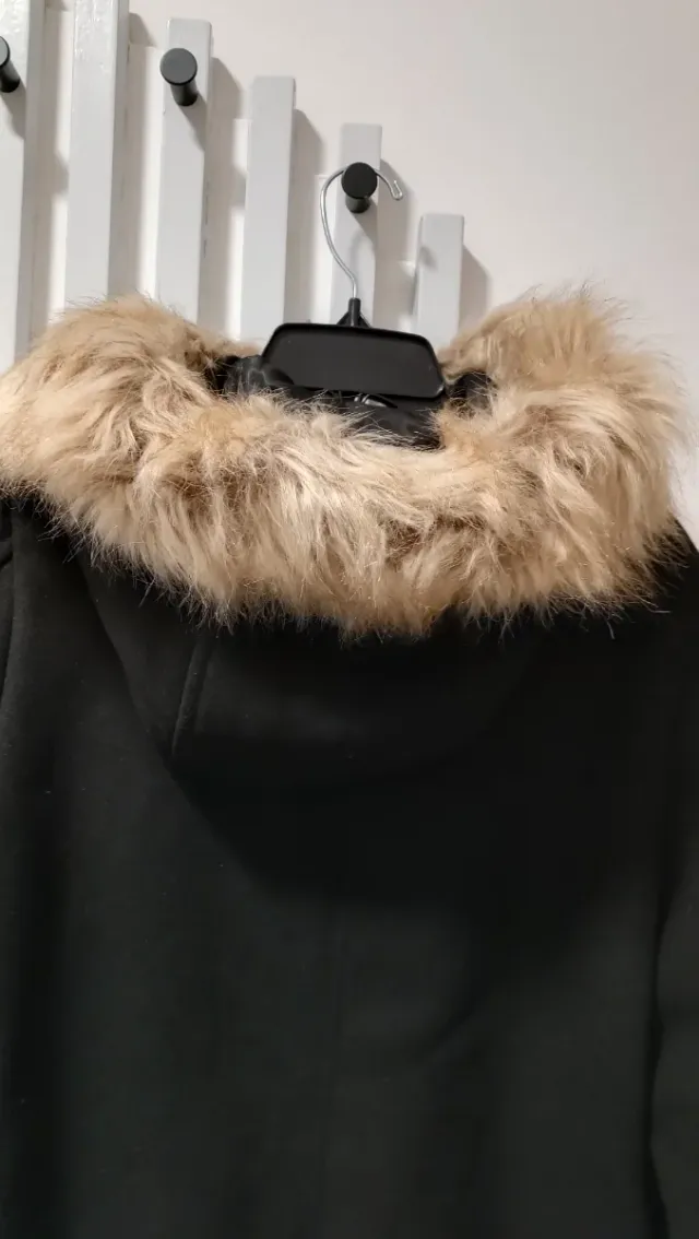 Abrigo Stradivarius Negro Talla S