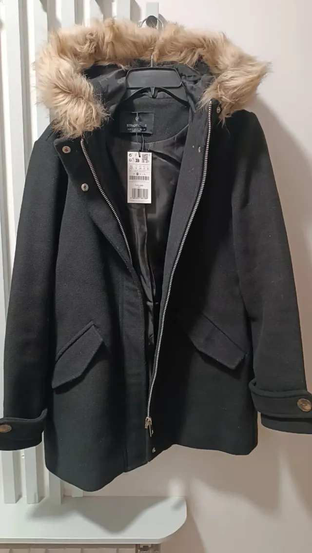 Abrigo Stradivarius Negro Talla S