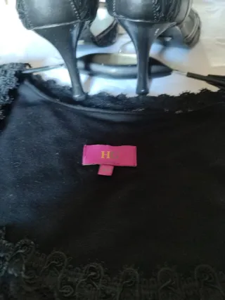 Vestido negro encaje cinturón negro de terciopelo