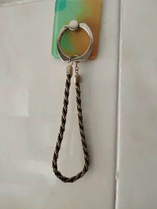 Pulsera dorada con cadena trenzada