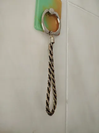 Pulsera dorada con cadena trenzada