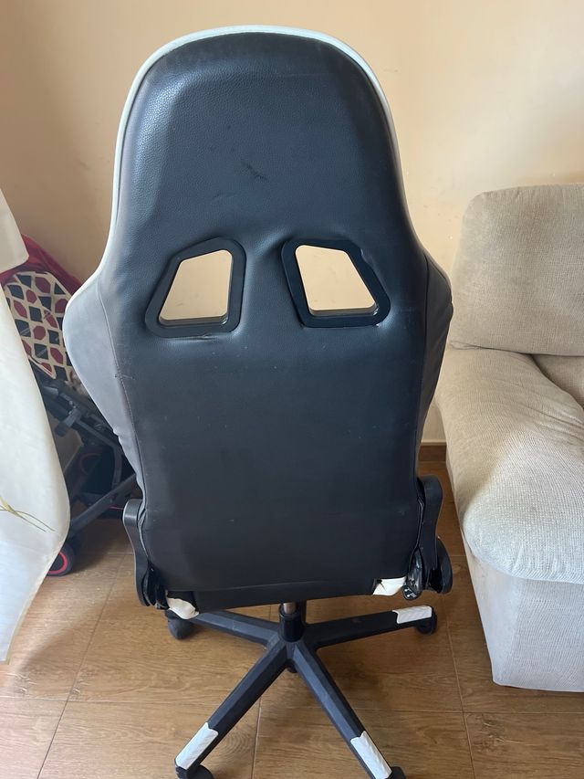 Sedile da computer nero e bianco