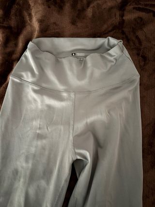 Conjunto deportivo gris