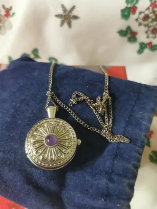 RELOJ MEDALLON, con cadena para colgar