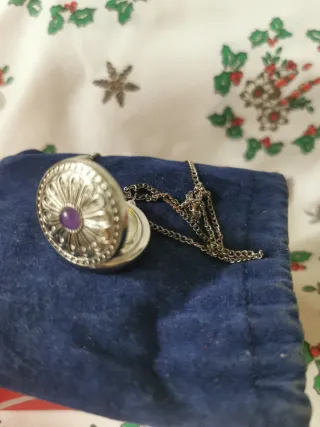 RELOJ MEDALLON, con cadena para colgar