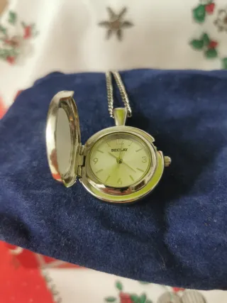RELOJ MEDALLON, con cadena para colgar