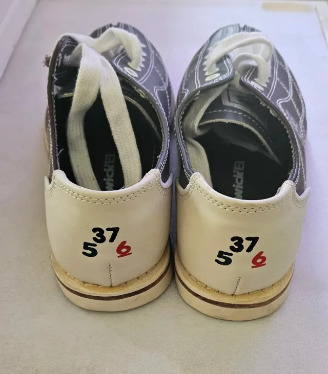 Zapatos de bolos Brunswick