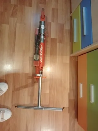 Patín de niño aluminio naranja Se regula