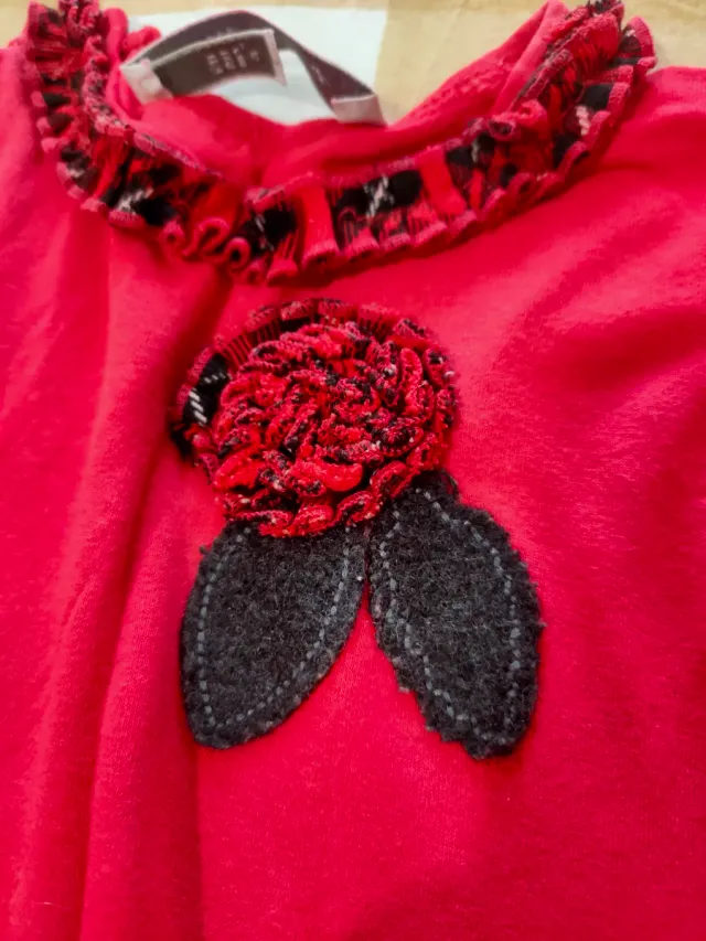 Vestido Pili Carrera rojo con flor talla 4