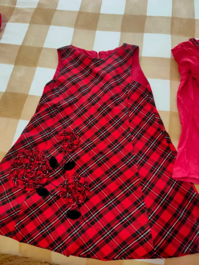 Vestido Pili Carrera rojo con flor talla 4