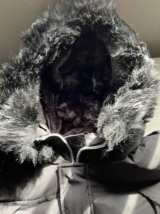 Supply & Demand Chaquetón Negro con Capucha