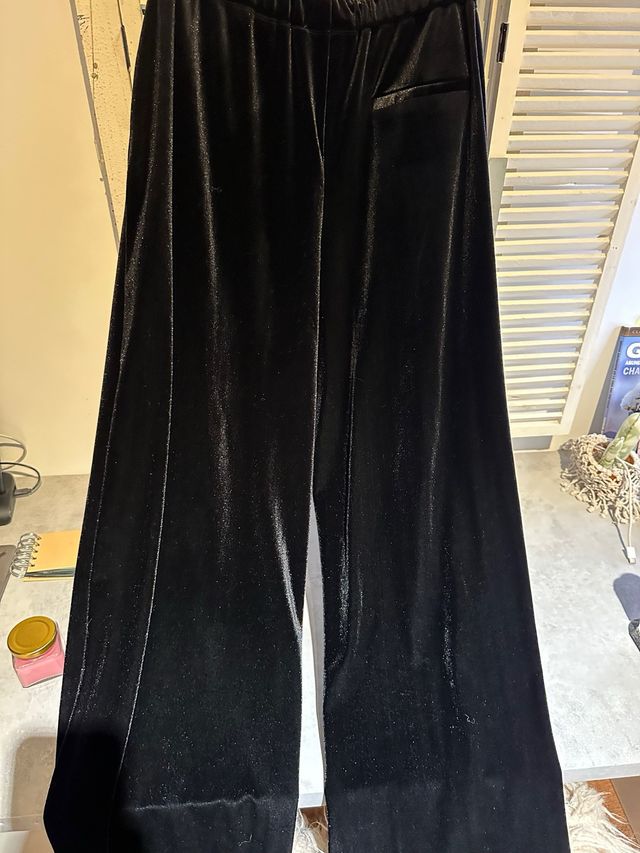 Pantalón terciopelo negro Zara | S