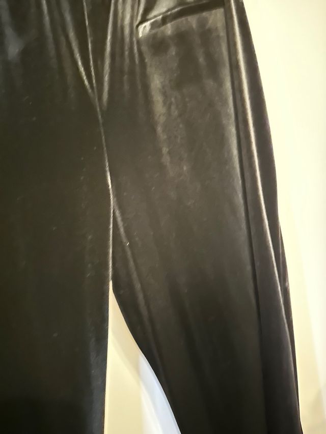 Pantalón terciopelo negro Zara | S