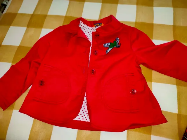Chaqueta roja niña