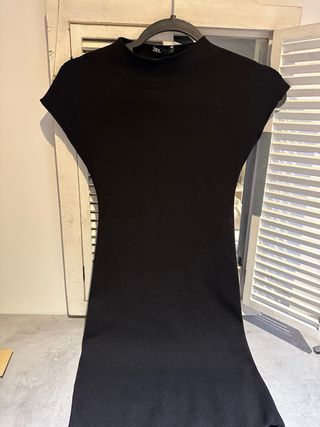 Vestido negro ajustado corto | S
