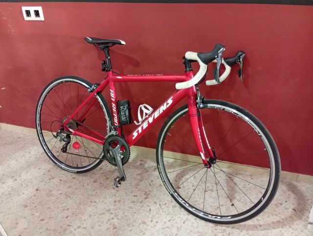 Bicicleta de carretera Stevens Roja