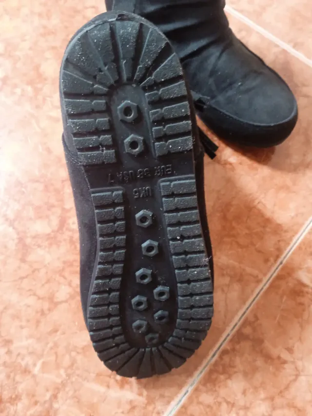 Botas negras con pelo