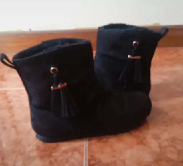 Botas negras con pelo