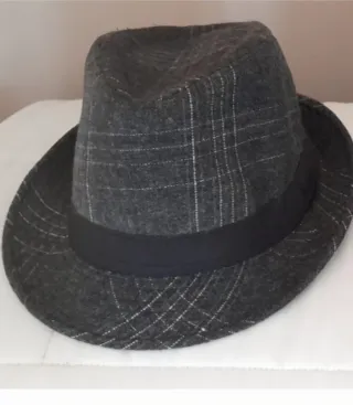 Cappello a quadri grigio