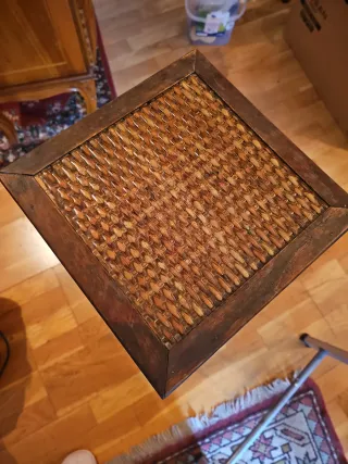 Tavolo ausiliario in metallo e vimini