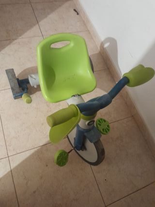 Triciclo infantil verde y azul