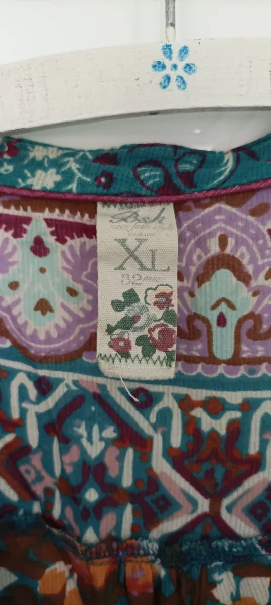 Blusón estampado burdeos y turquesa 

